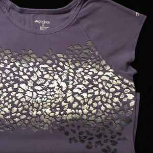 Ideology Tops - 🌸 Ideology tee - excellent condition Ideology Tops - 🌸 Ideology tee - excellent condition